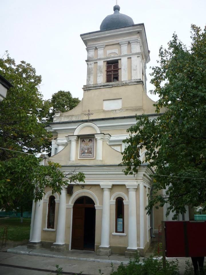 Biserica - intrare